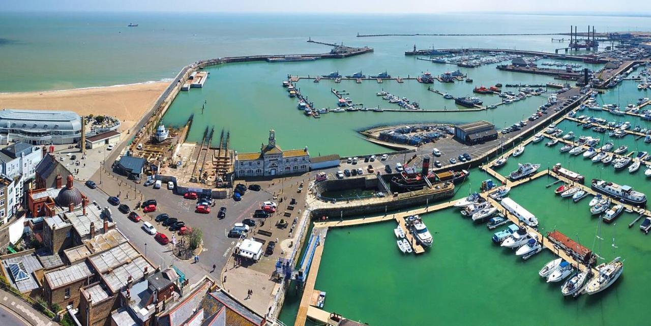 Sohot Stays The Royal Suite Harbour Views Sleeps 4 Ramsgate Buitenkant foto